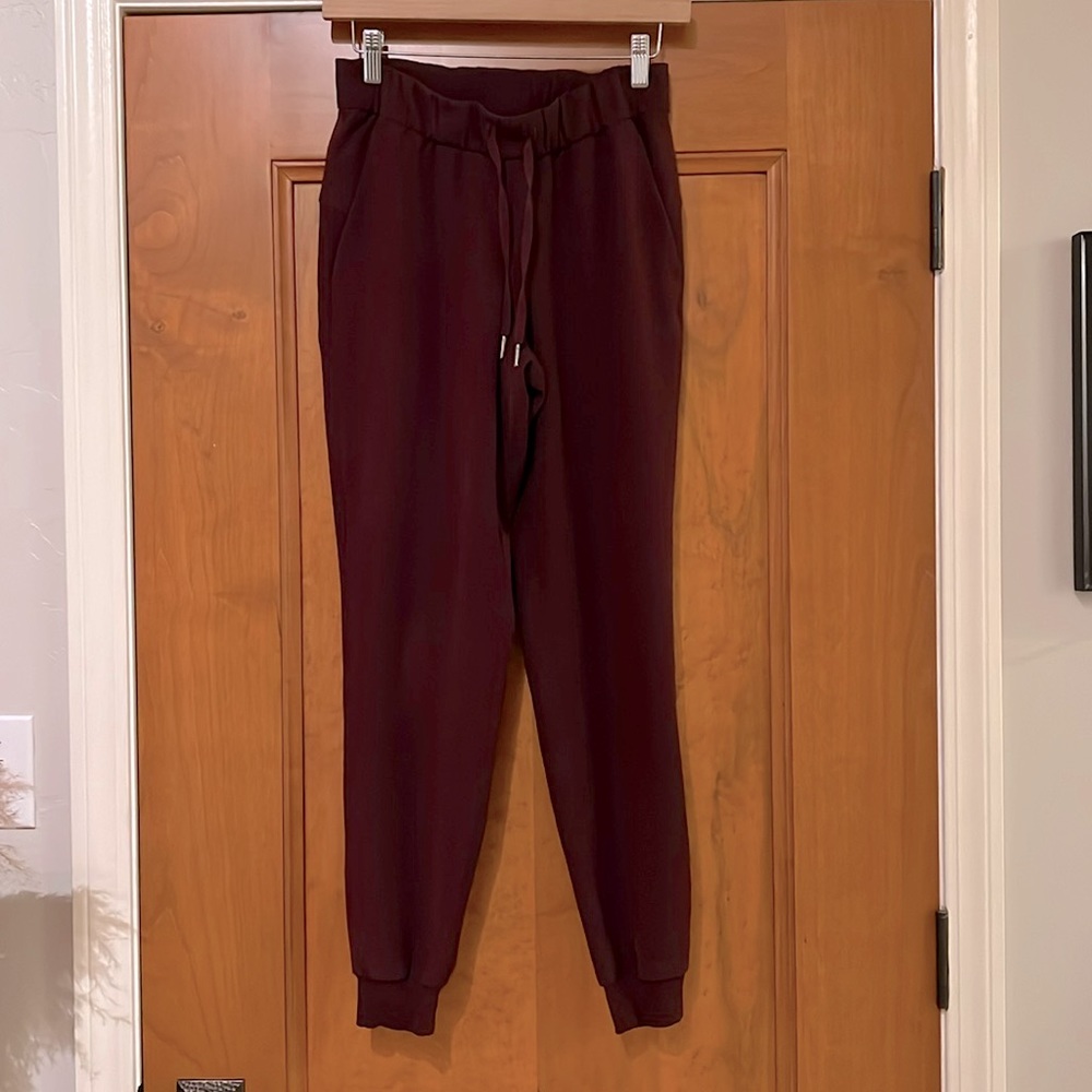 Lululemon Jogger Size 4 Burgundy